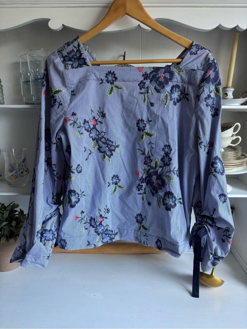 Laundry By Shelli Segal Blue Floral Blouse with Tie Cuffs